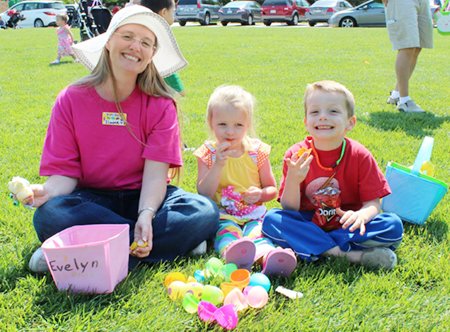 Rivermark Moms Celebrate 10th Annual Easter Egg Hunt