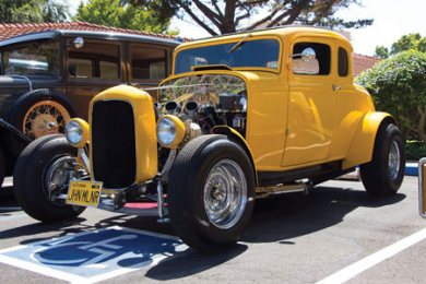 Santa Claran Uses Car to Raise Funds for Cancer