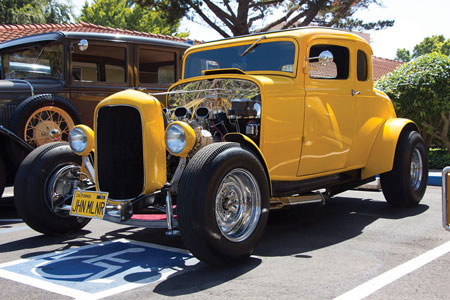 Santa Claran Uses Car to Raise Funds for Cancer