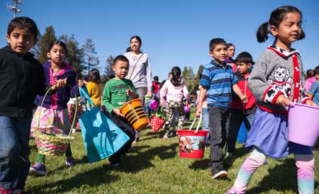 Families Uphold Santa Clara Egg Hunt Tradition