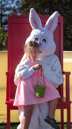 Families Uphold Santa Clara Egg Hunt Tradition